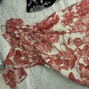 Beautiful dress! Would be great for Easter.